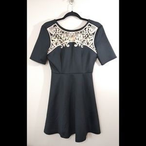 Deja Vu Black Dress w/tan lace accents Size Small